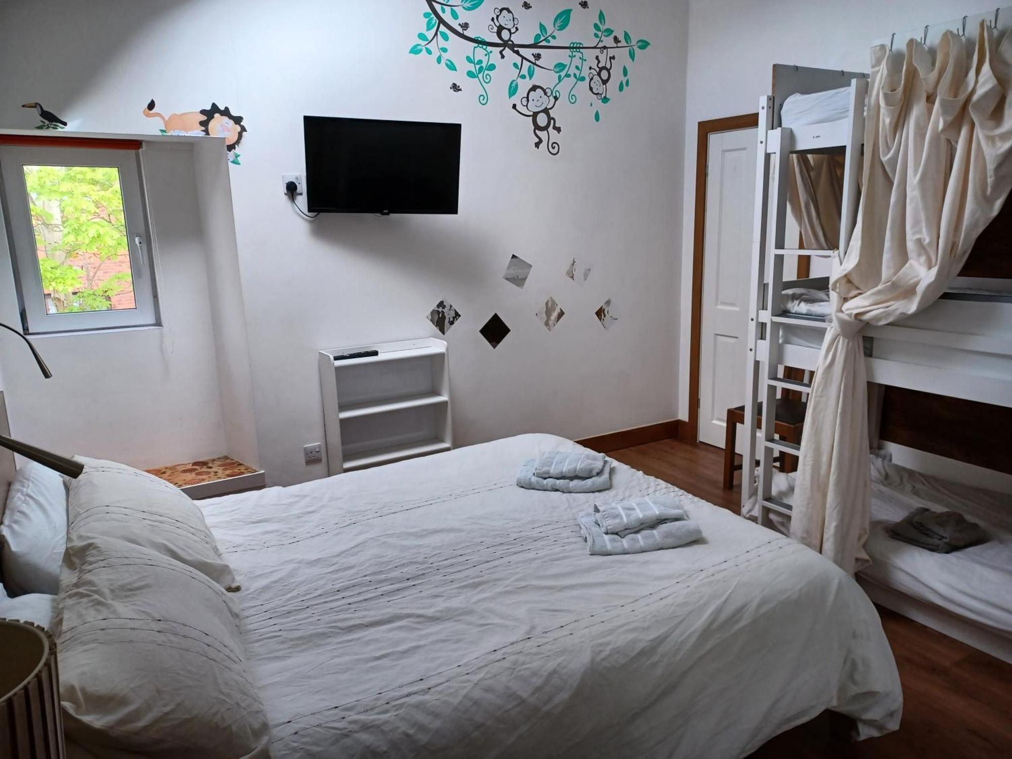 Voyage Hostel - Ensuite Family Rooms With Shared Kitchen Douglas Exterior photo